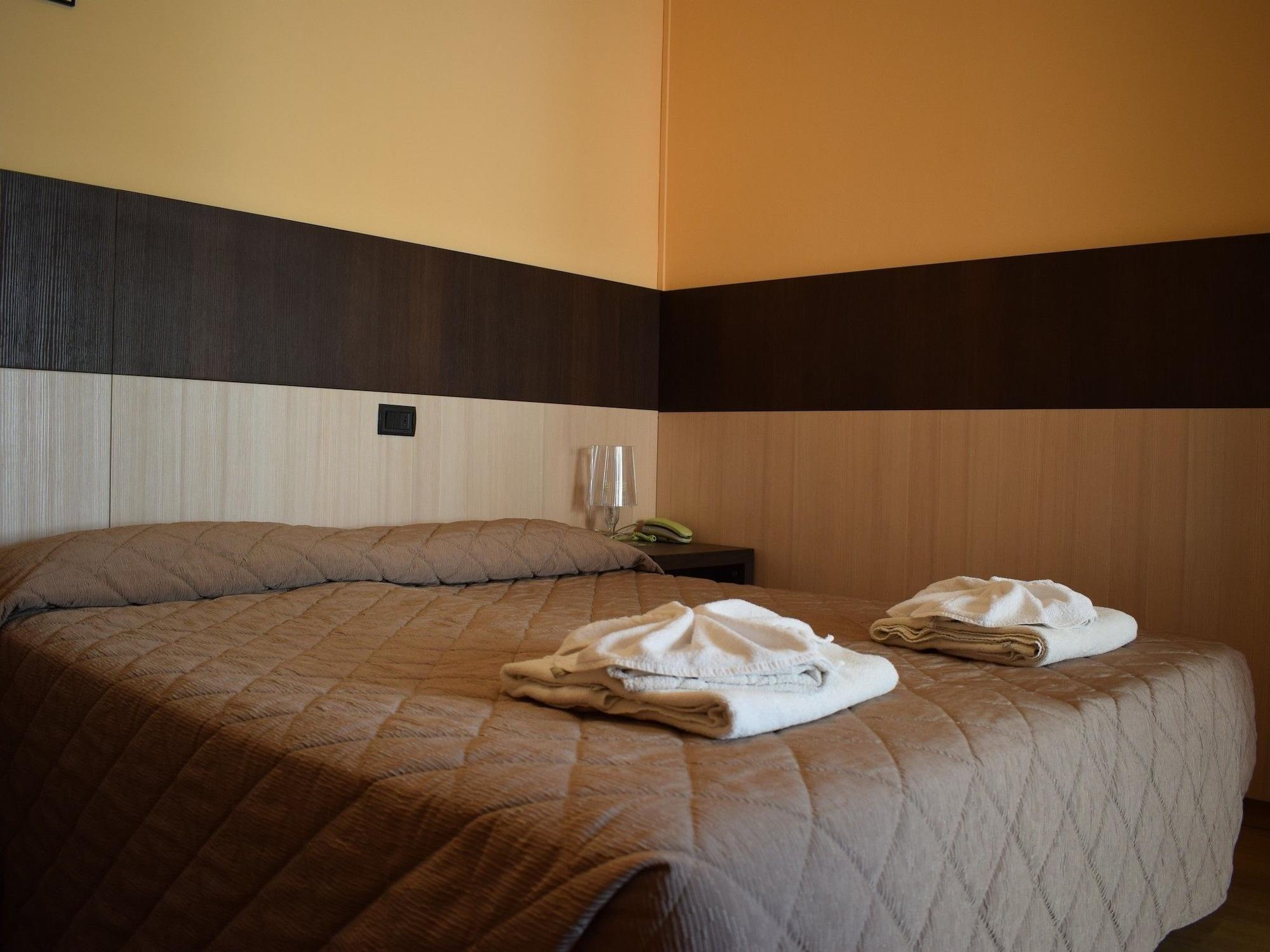 Hotel Bamby Ріміні Екстер'єр фото