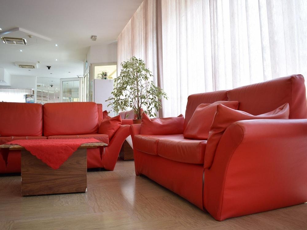 Hotel Bamby Ріміні Екстер'єр фото