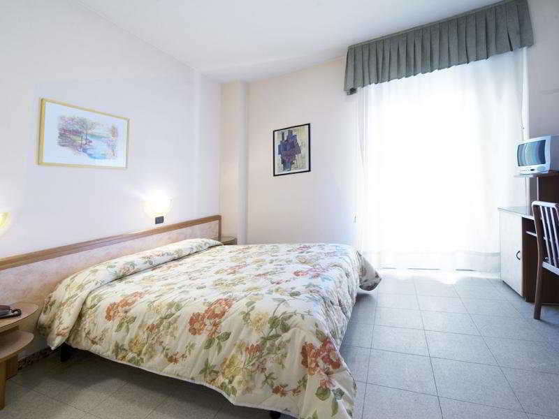Hotel Bamby Ріміні Номер фото