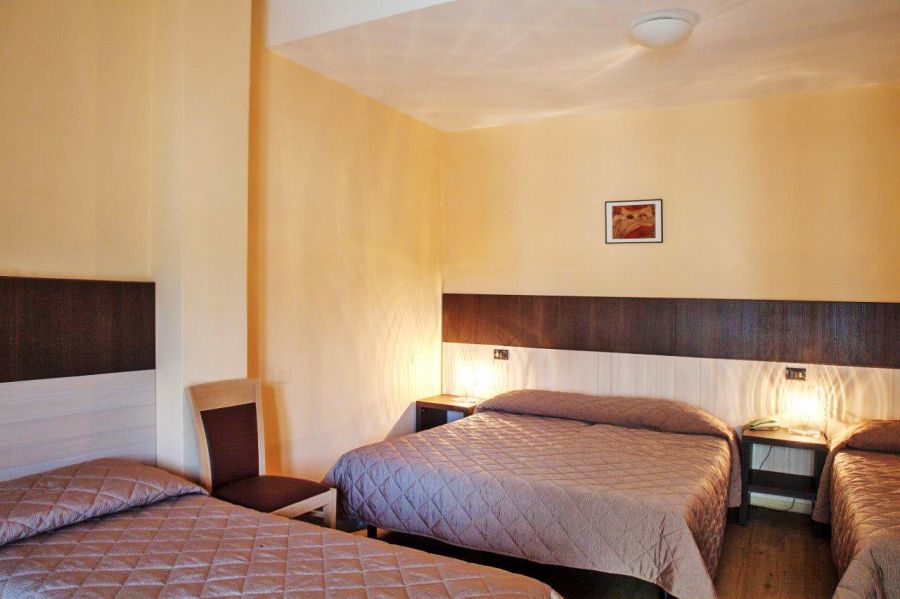 Hotel Bamby Ріміні Екстер'єр фото
