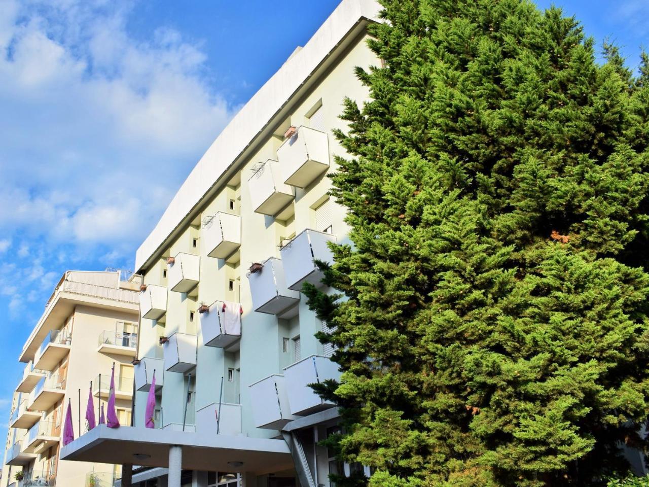 Hotel Bamby Ріміні Екстер'єр фото