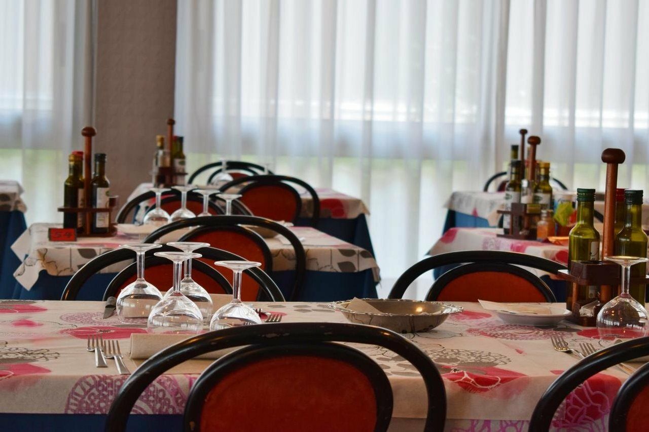 Hotel Bamby Ріміні Екстер'єр фото