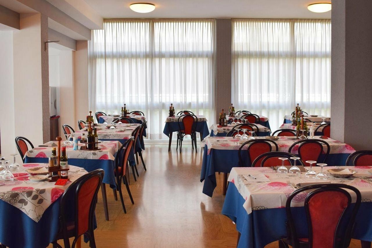 Hotel Bamby Ріміні Екстер'єр фото